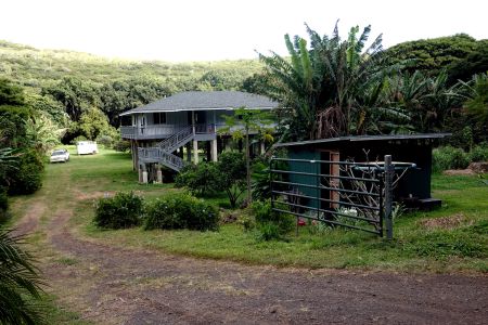 První domy schované v divočině Kauai